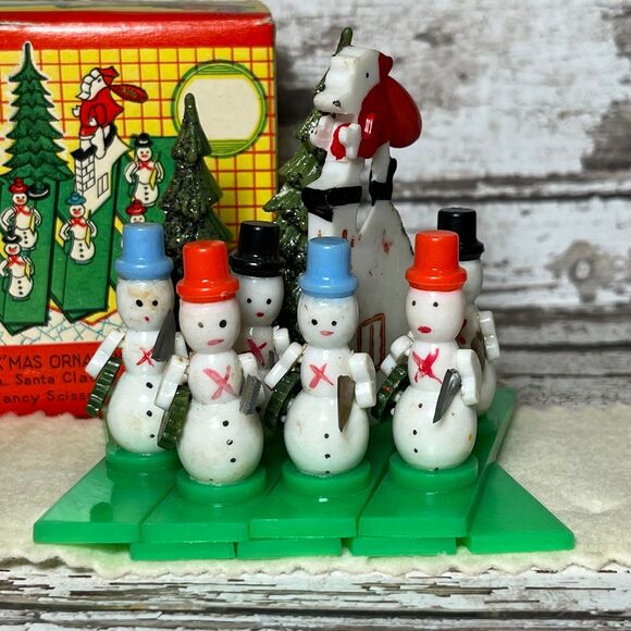 Vintage Christmas Plastic Ornament Snowman Scene Scissor Expansion - Picture 2 of 12